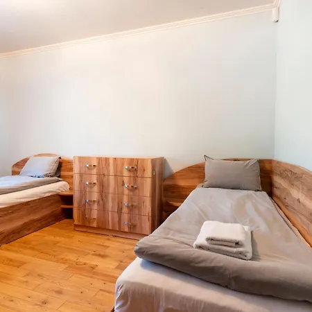 Yono - Spacious 2-bedroom Near Center & Stadium Апартамент Велико Търново