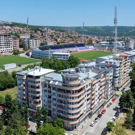Yono - Spacious 2-bedroom Near Center & Stadium Апартамент