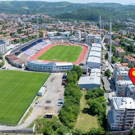 Yono - Spacious 2-bedroom Near Center & Stadium Апартамент Велико Търново