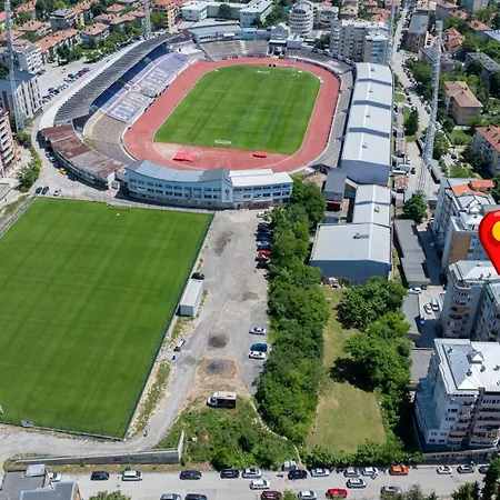 Апартамент Yono - Spacious 2-bedroom Near Center & Stadium Велико Търново