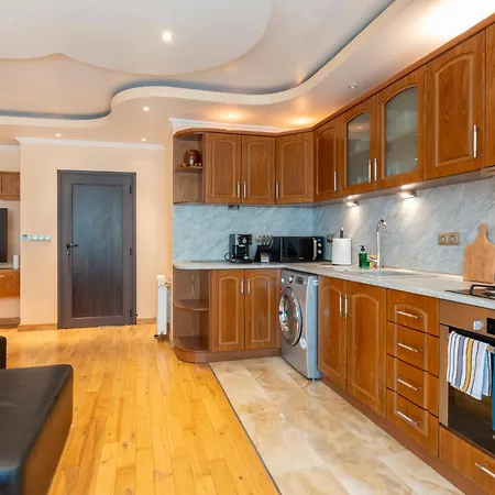 Yono - Spacious 2-bedroom Near Center & Stadium Апартамент Велико Търново