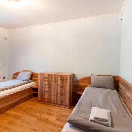 Yono - Spacious 2-bedroom Near Center & Stadium Велико Търново