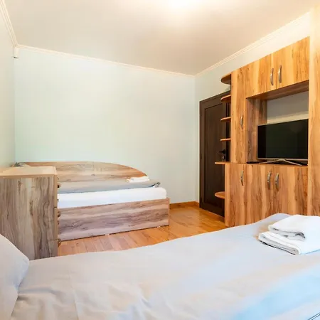 Yono - Spacious 2-bedroom Near Center & Stadium Апартамент Велико Търново