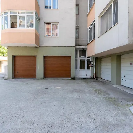 Апартамент Yono - Spacious 2-bedroom Near Center & Stadium *