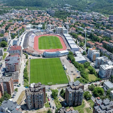 Апартамент Yono - Spacious 2-bedroom Near Center & Stadium