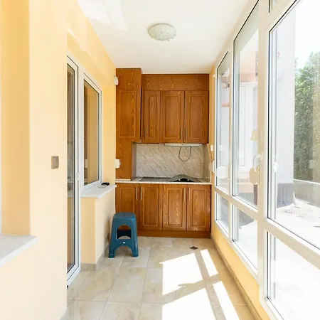 Апартамент Yono - Spacious 2-bedroom Near Center & Stadium Велико Търново