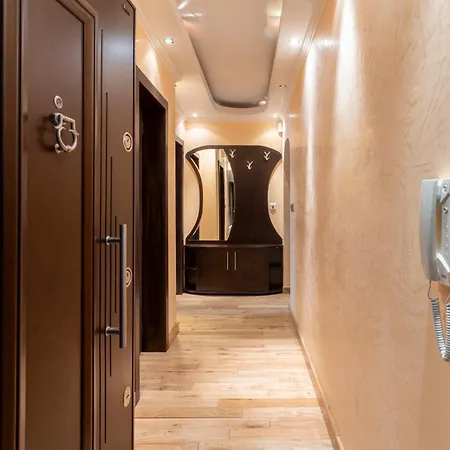 Yono - Spacious 2-bedroom Near Center & Stadium Велико Търново