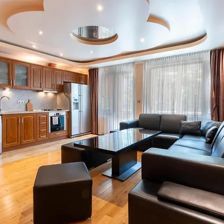 Yono - Spacious 2-bedroom Near Center & Stadium Апартамент