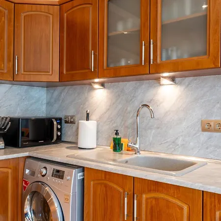 Yono - Spacious 2-bedroom Near Center & Stadium Апартамент
