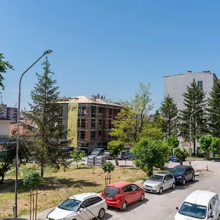 Yono - Spacious 2-bedroom Near Center & Stadium * Велико Търново