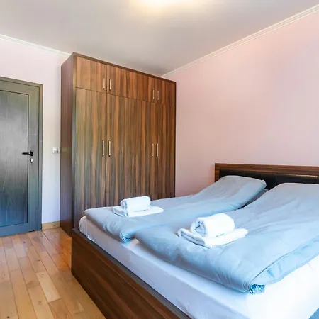 Yono - Spacious 2-bedroom Near Center & Stadium * Велико Търново