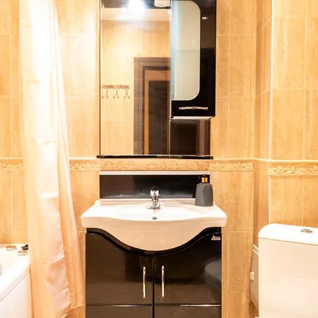 Yono - Spacious 2-bedroom Near Center & Stadium Апартамент Велико Търново