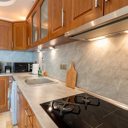 Yono - Spacious 2-bedroom Near Center & Stadium Апартамент *