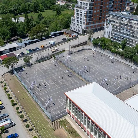 Апартамент Yono - Spacious 2-bedroom Near Center & Stadium Велико Търново