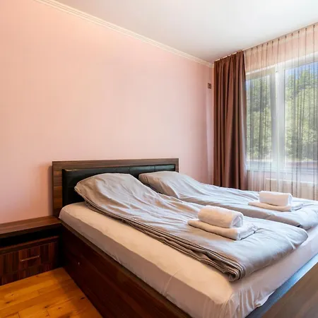 Yono - Spacious 2-bedroom Near Center & Stadium Велико Търново