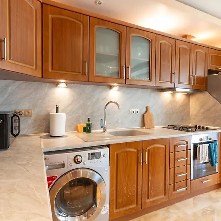 Yono - Spacious 2-bedroom Near Center & Stadium Велико Търново