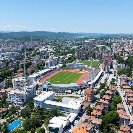 Yono - Spacious 2-bedroom Near Center & Stadium Апартамент *