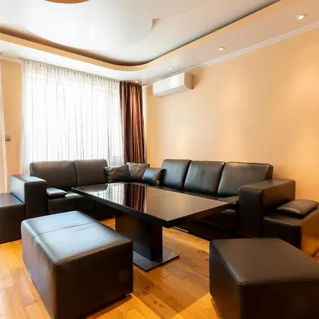 Yono - Spacious 2-bedroom Near Center & Stadium Апартамент