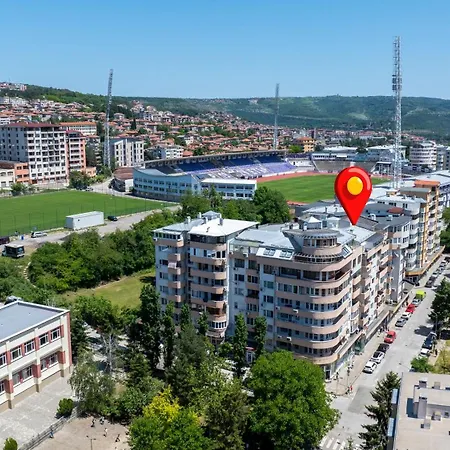 Yono - Spacious 2-bedroom Near Center & Stadium * Велико Търново