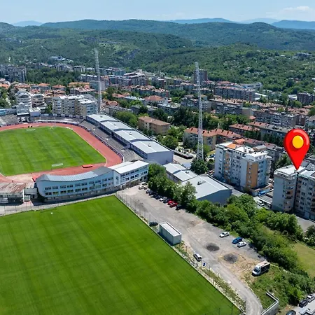 Апартамент Yono - Spacious 2-bedroom Near Center & Stadium