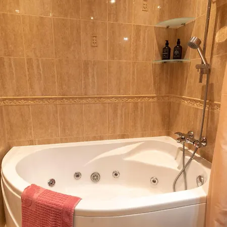 Yono - Spacious 2-bedroom Near Center & Stadium *
